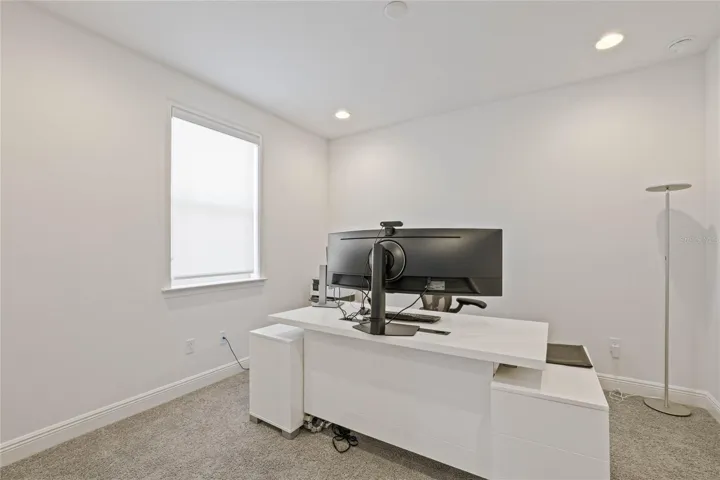 Bedroom/Office room