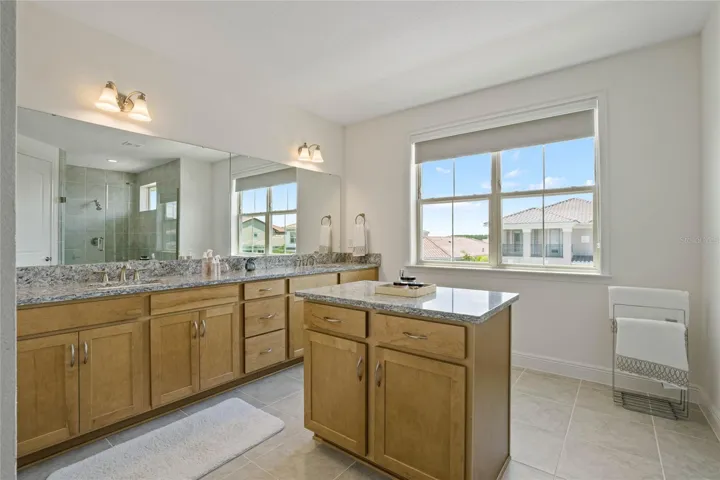 Master double sink bathroom