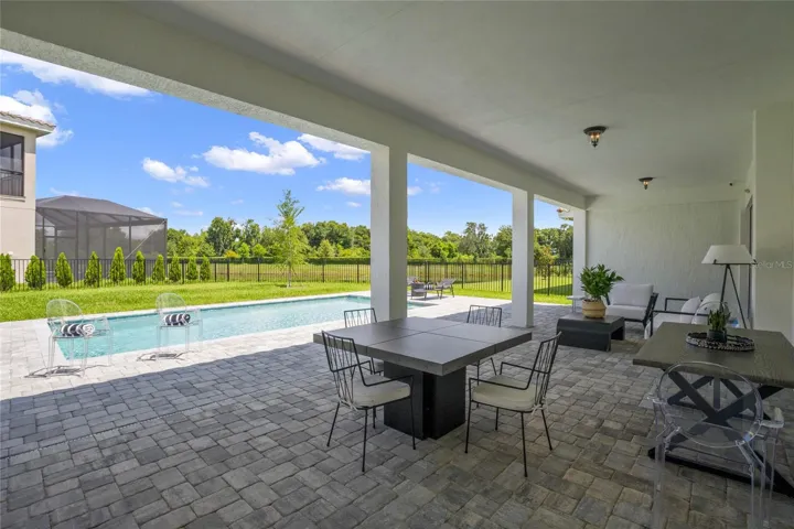 Ample space for dinning and lounging options