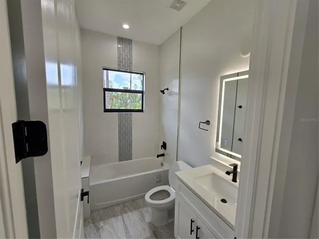 Shared Guest Bath