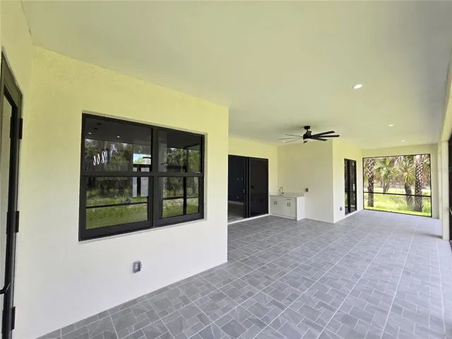 Screened Patio w Summer Kitchenette