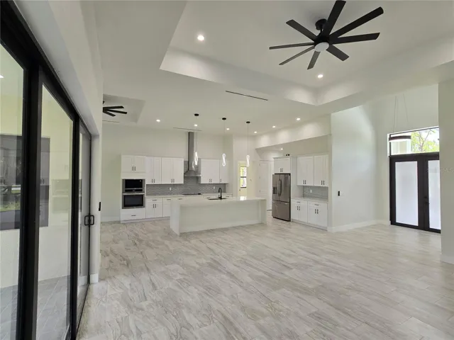 Great Room w Foyer