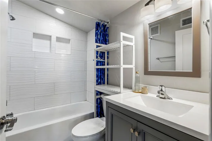 Full bath upstairs.