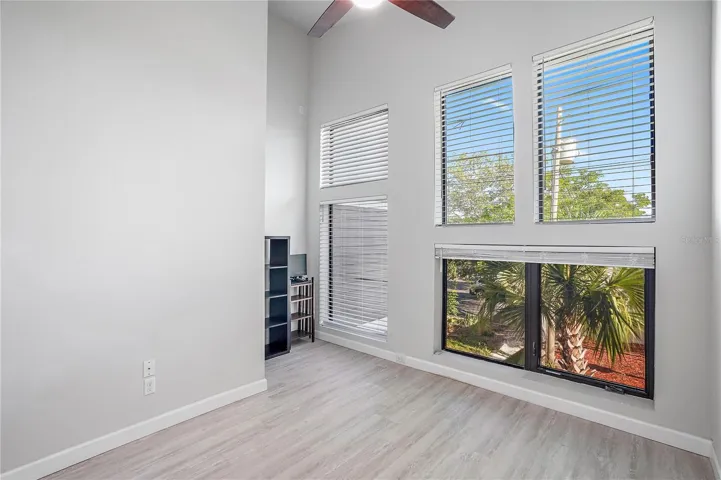 Custom blinds convey.