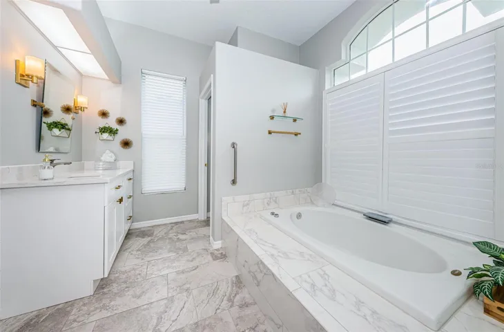 Dual vanities in primary suite