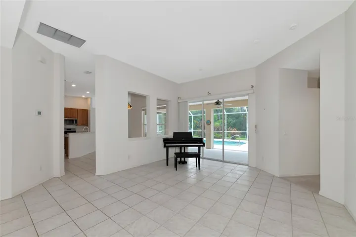 Living Room - Access to Lania