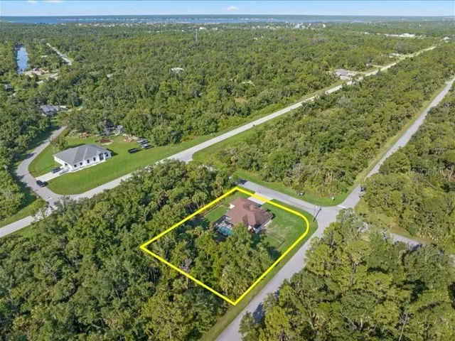 Highlighting property line.