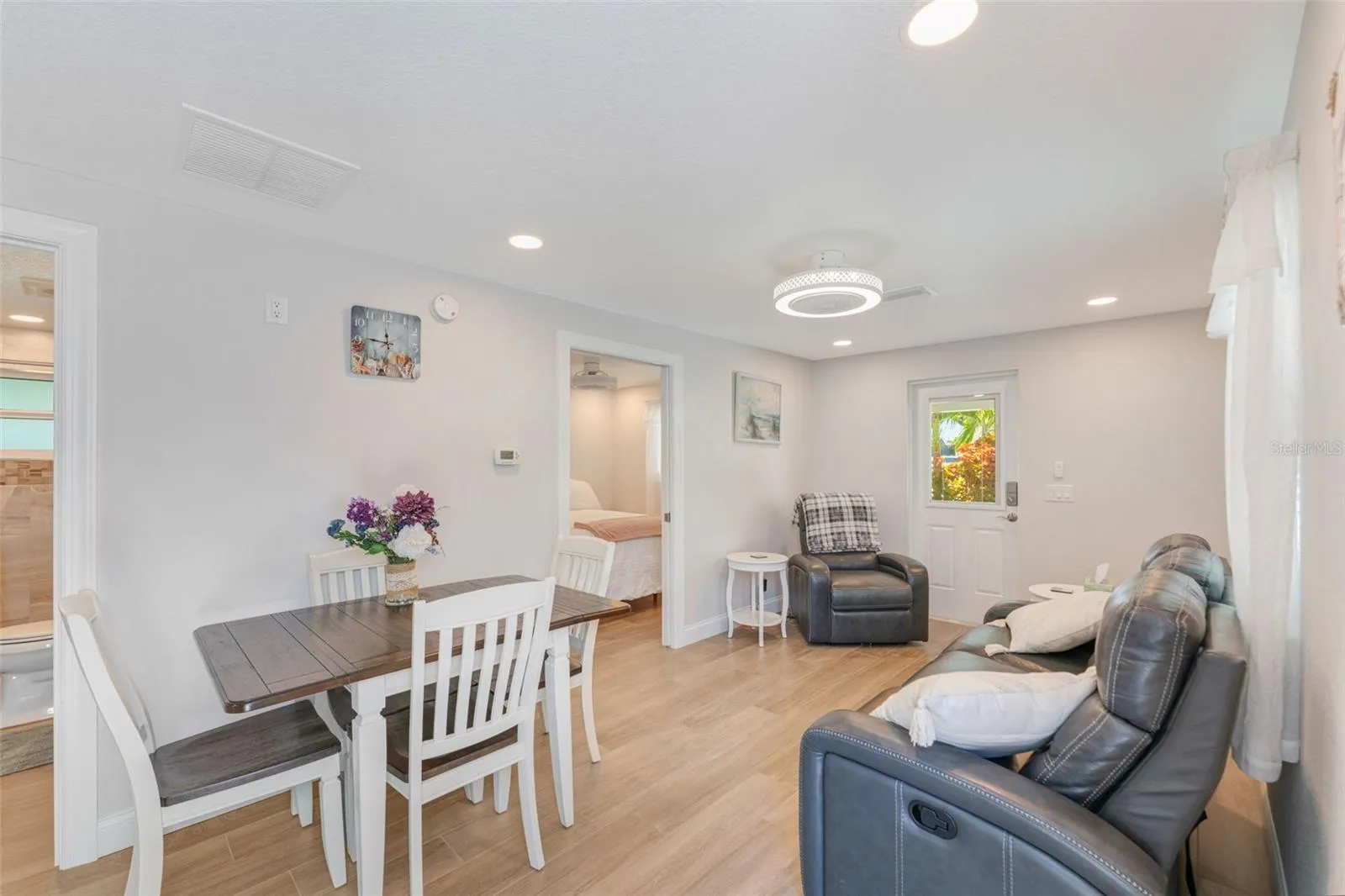 1207 Hines living/dining room