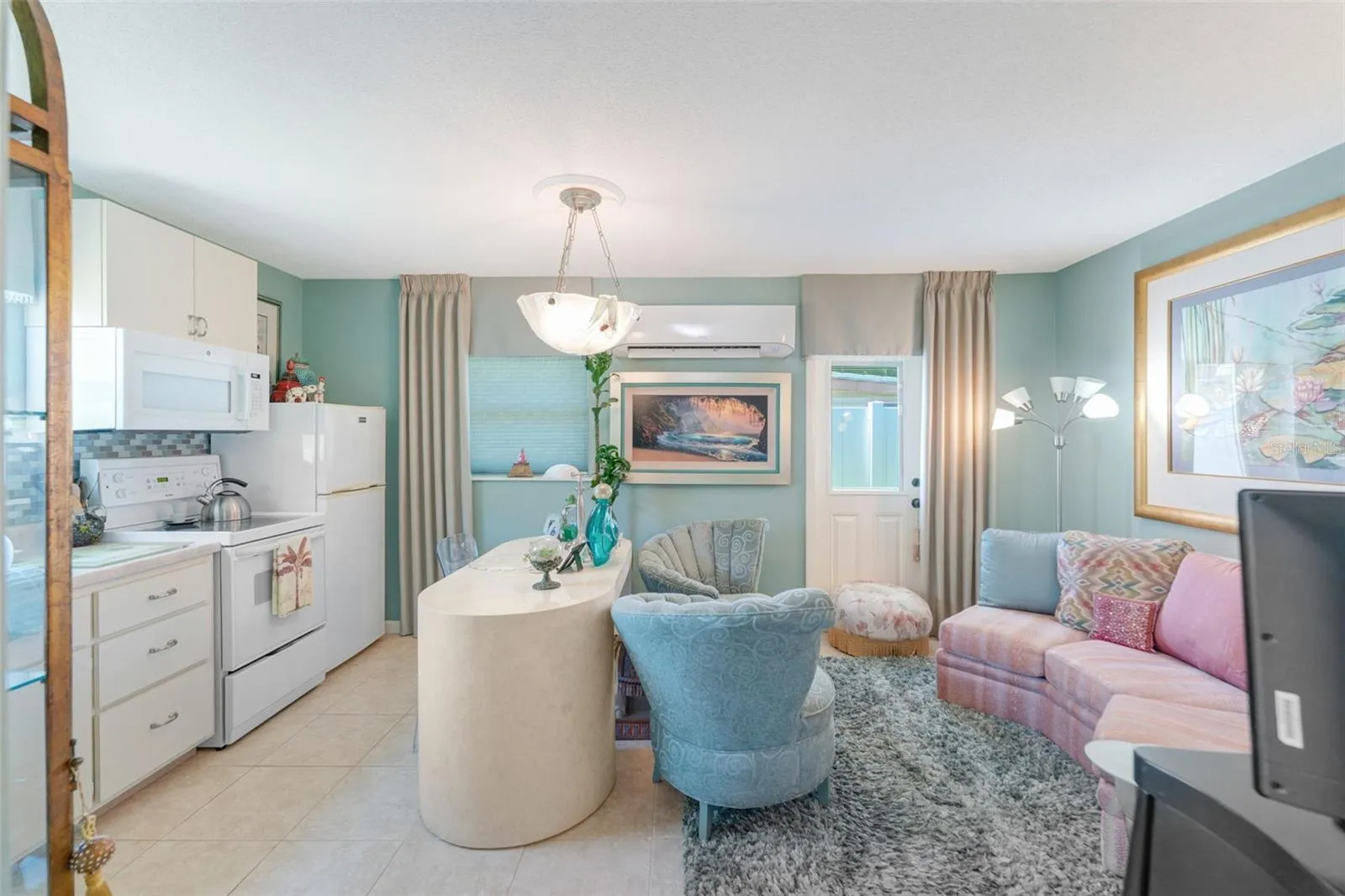 1209 Hines kitchen and living area