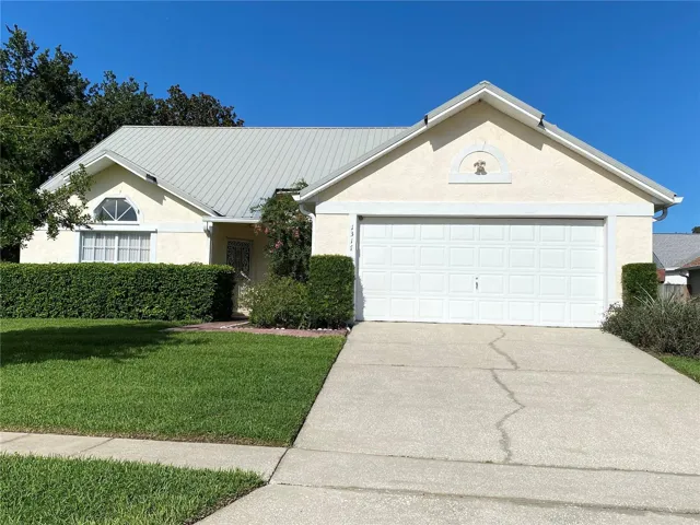 1317 Ravida Woods Dr has a welcoming feeling to invite you in.