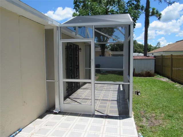 SCREEN ENTRANCE