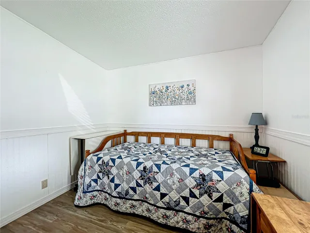 Guest bedroom