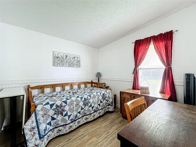 Guest bedroom