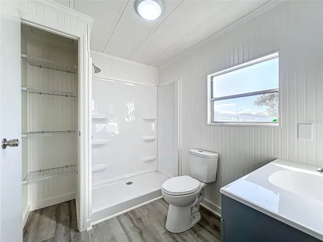Ensuite primary bathroom