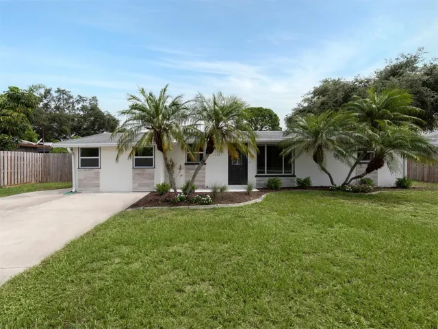 1121 Gulf Coast Blvd. Venice, FL 34285