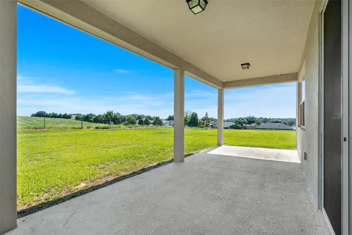 peaceful large backyard, no rear neighbors