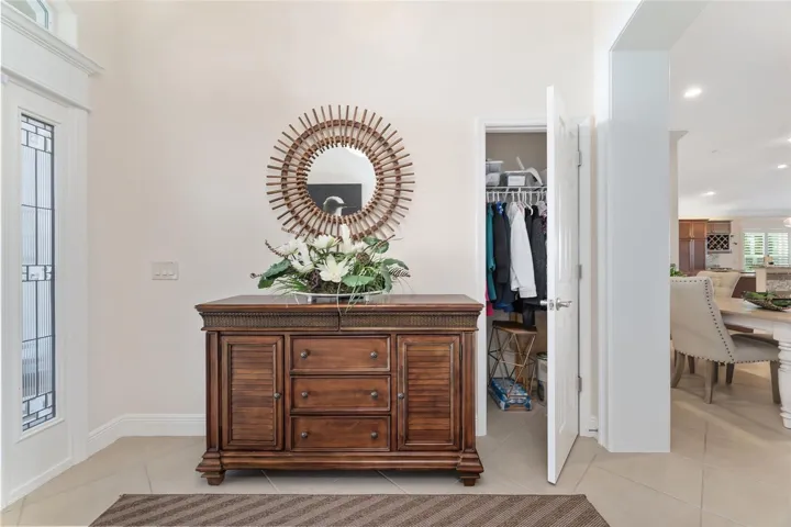 STORAGE ENTRY PIECE REMAINS WITH HOME