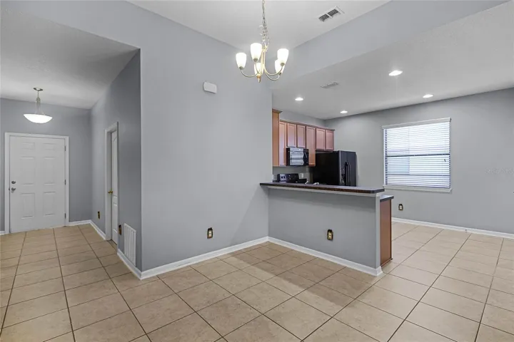 Kitchen & Dining