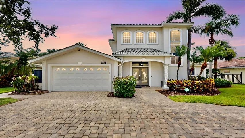 Front of home with U shaped pavered