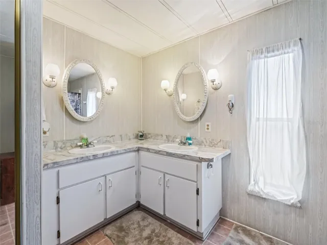 Part of master bath area