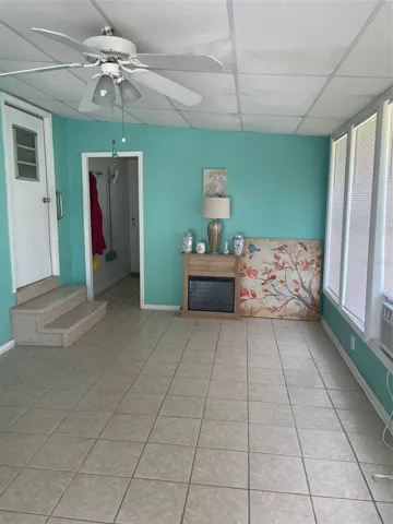 Enclosed lanai leading to laundry room