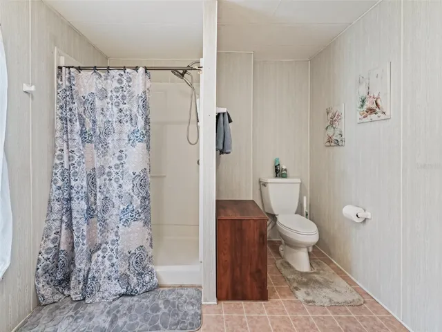 Spacious shower area