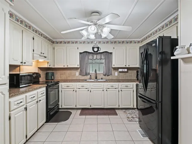 Open kitchen for great preparation!