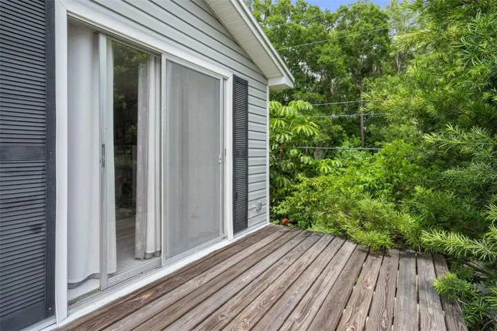 Balcony has no railings. Please do not attempt to walk outside.