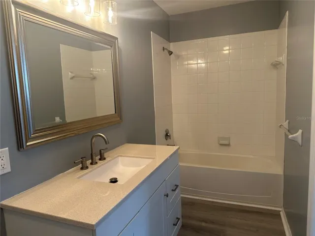 Bath 2 w/ bathtub