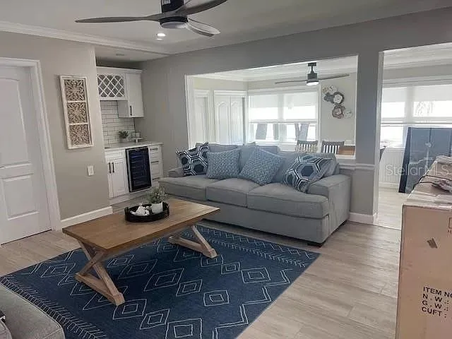 Living Room / Wet Bar