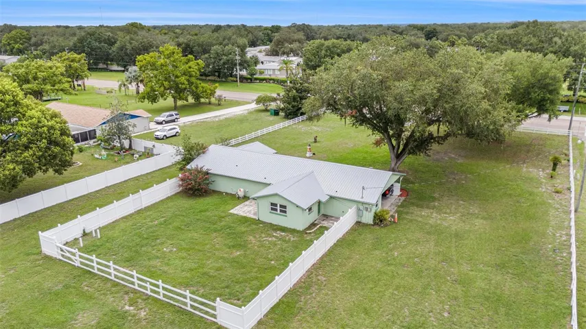 THIS is sweet country living at its finest!