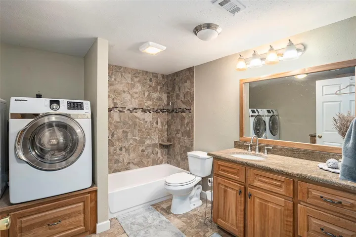 Hall bath is dual purpose!