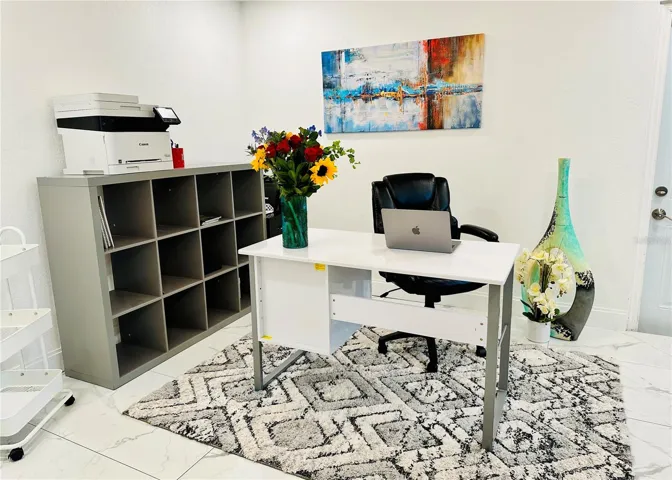 Additional bedroom/office/laundry