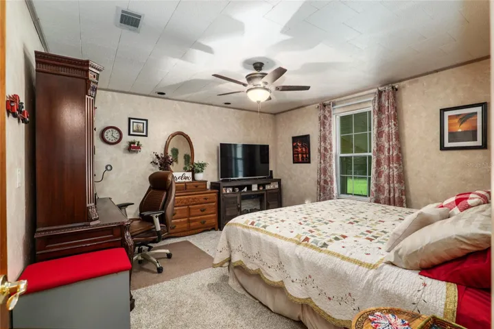 Guest bedroom