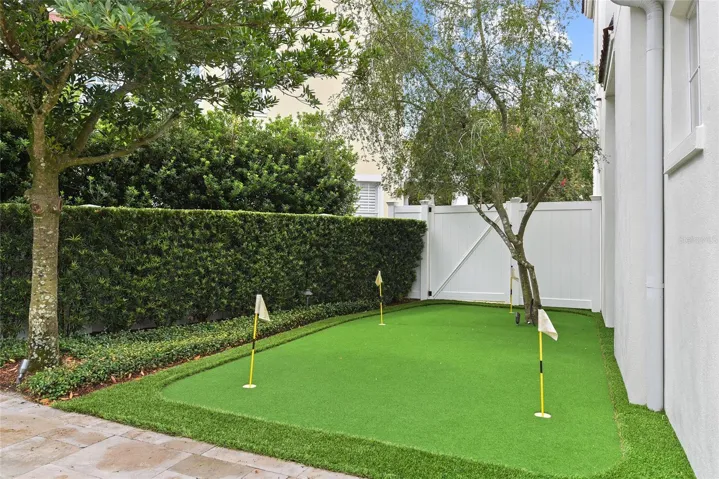 Putting Green with 4 Holes