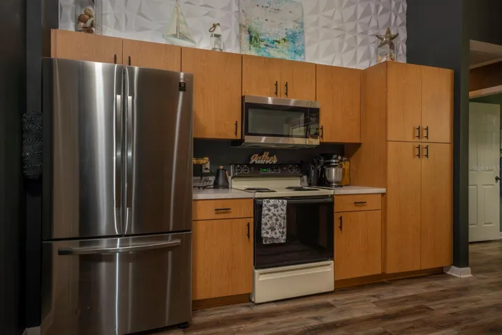 Pantry to the side of stove has pull out drawers