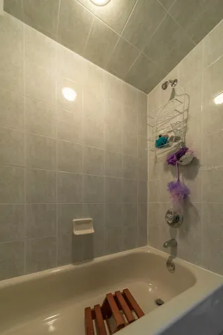 Second bath between 2 bedrooms