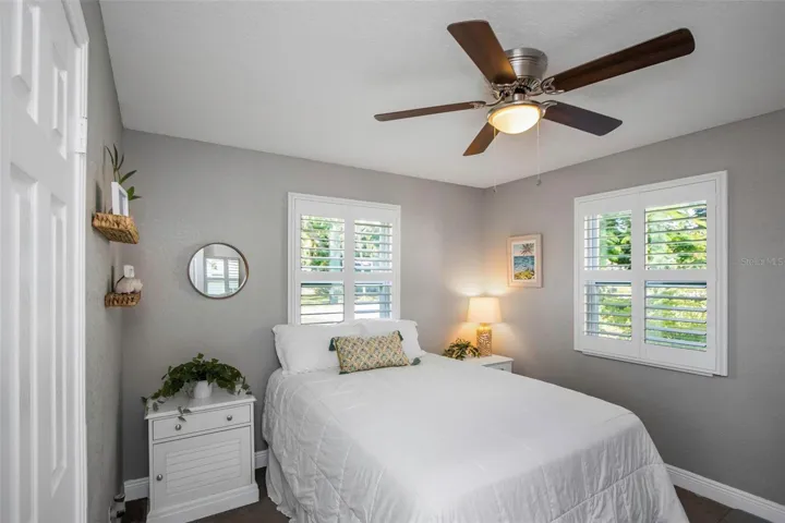 Light guest bedroom