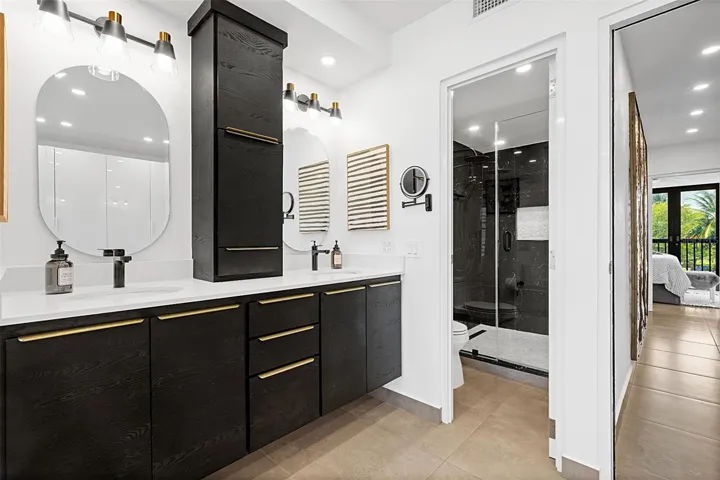 2nd Floor - Primary Bath