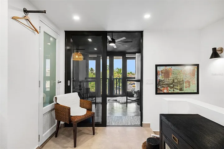 3rd Floor - Hallway into Office