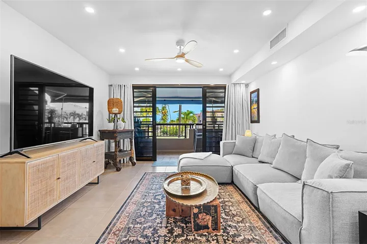 1st Floor - Living to Outside