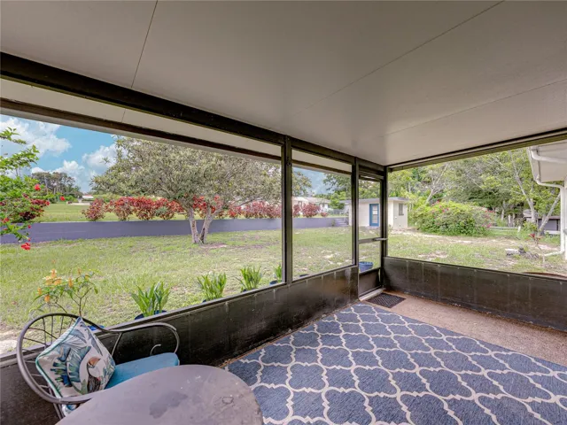 Screen porch