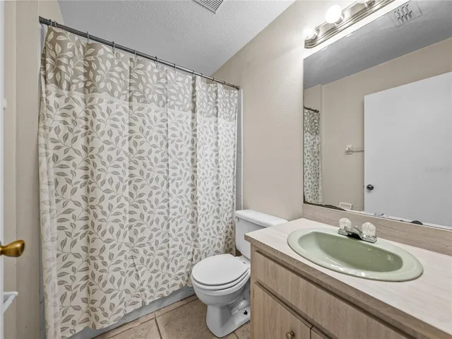 Hall bath with tub/shower