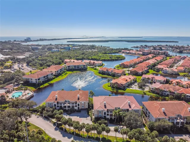 Welcome to 18A Franklin Court in Marina Bay!! Turnkey living at its finest.