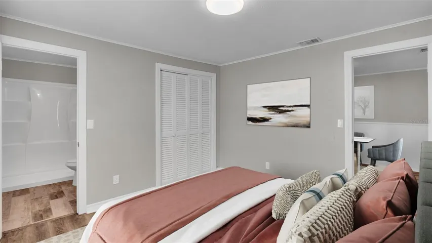 Master En Suite Bath - off of Dinning Room
