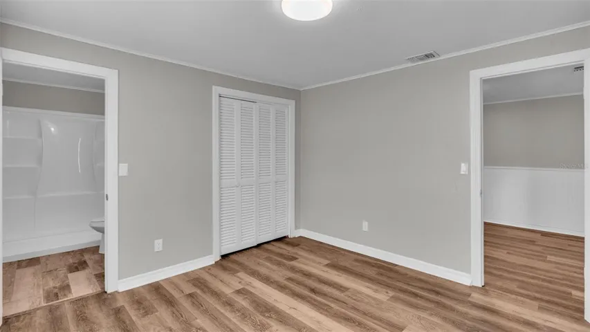 Master En Suite Bath - without furniture