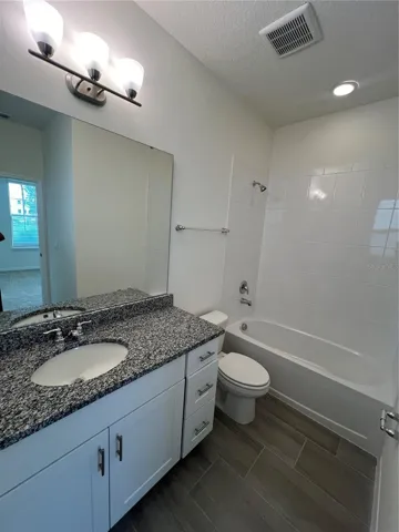 Downstairs in-suite bath