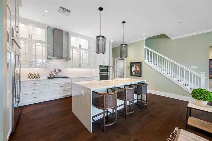 Grand Kitchen
