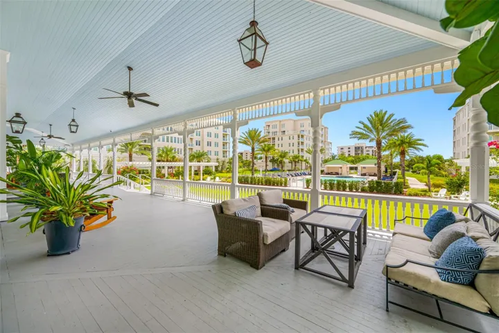 Belleview Inn Verandah