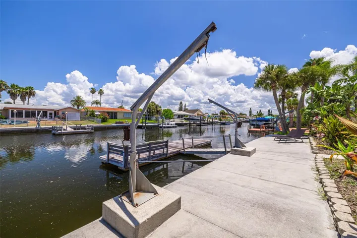 Davits (do not work - but could be repaired)